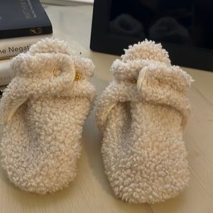 Baby boots size 6 to 12 months. Make an offer